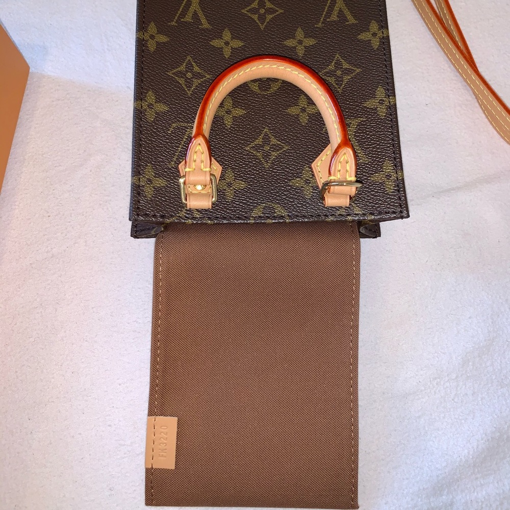 Louis Vuitton Petit Sac Plat Monogram Tote - Picture 7 of 12